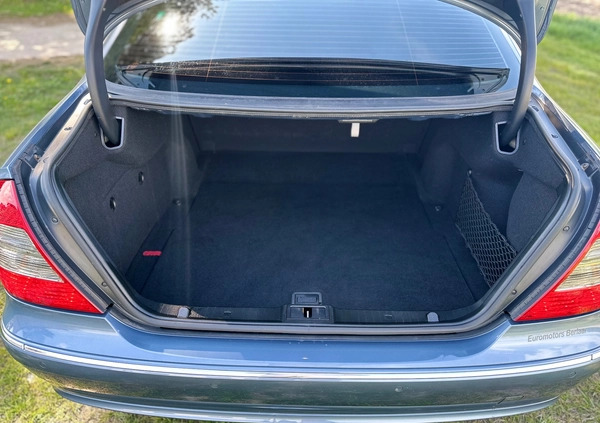 Mercedes-Benz Klasa E cena 33500 przebieg: 260000, rok produkcji 2006 z Ząbki małe 137